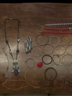 Women Jewelry Mixed Bracelet & Necklace Set - Over 40 pieces, About 1.5 pounds